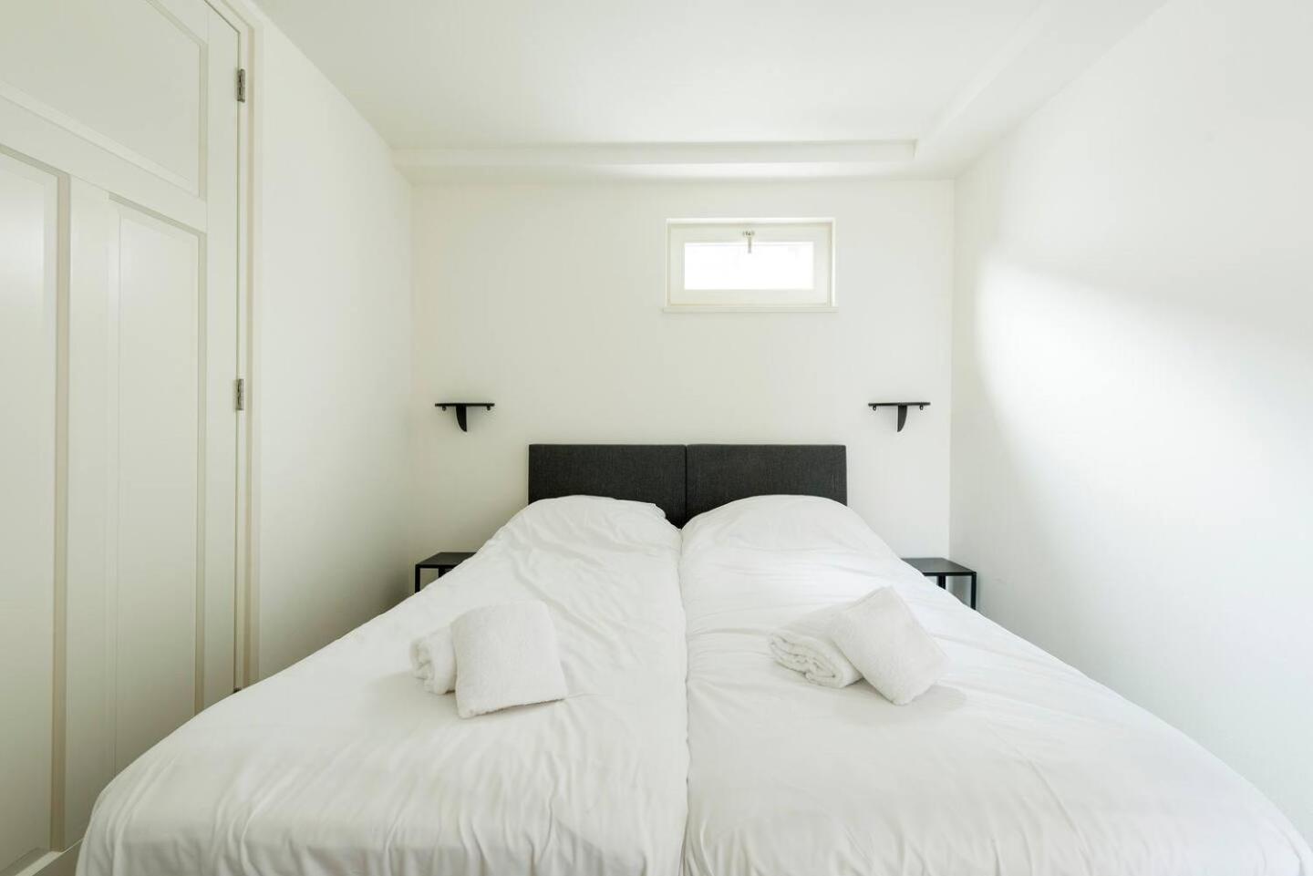 New Apartment In City Centre Large オイルスコート エクステリア 写真