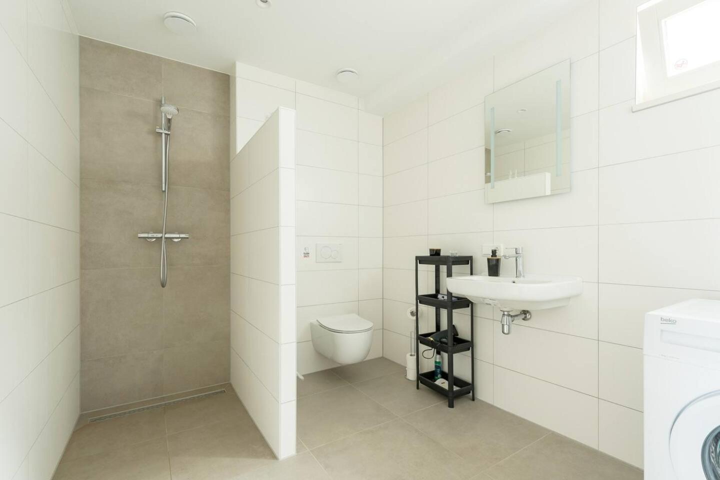 New Apartment In City Centre Large オイルスコート エクステリア 写真