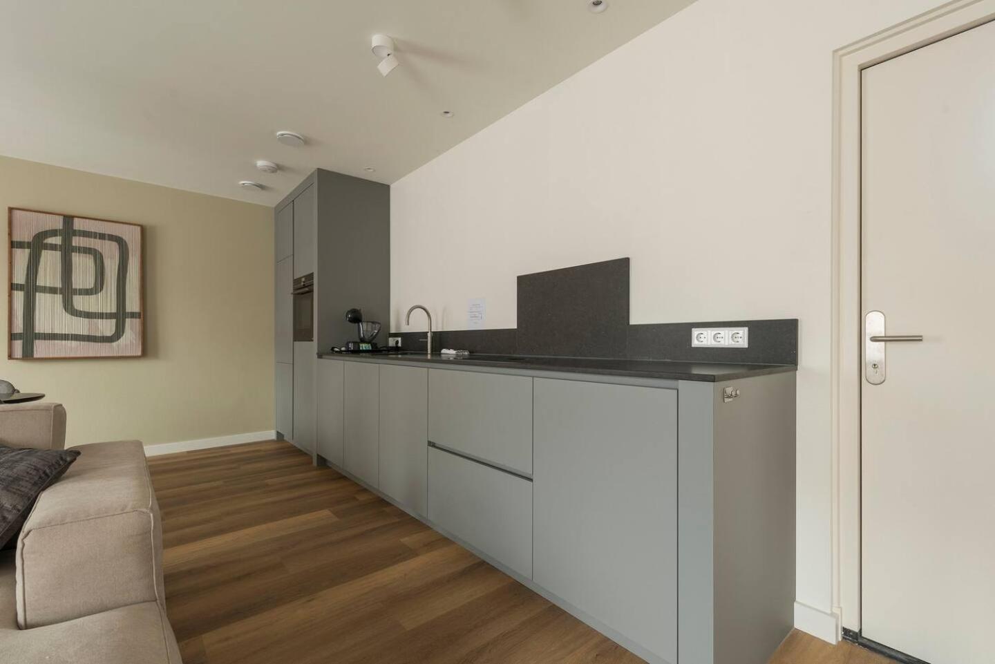 New Apartment In City Centre Large オイルスコート エクステリア 写真