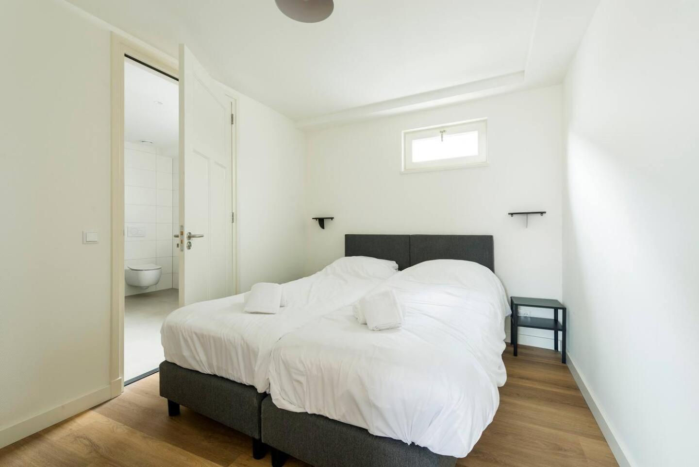 New Apartment In City Centre Large オイルスコート エクステリア 写真