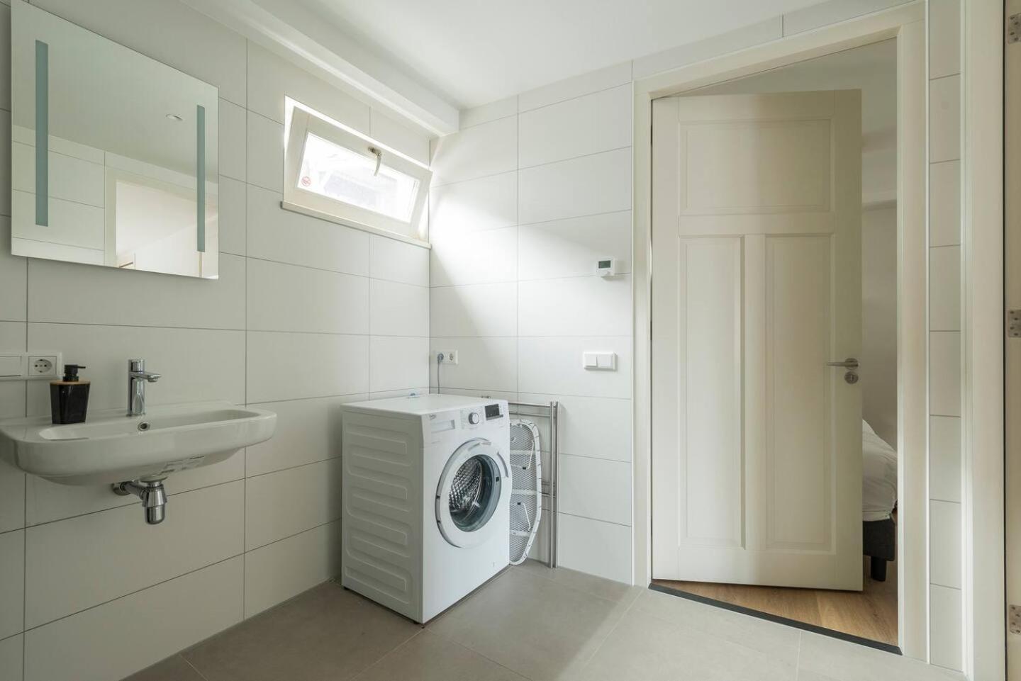 New Apartment In City Centre Large オイルスコート エクステリア 写真