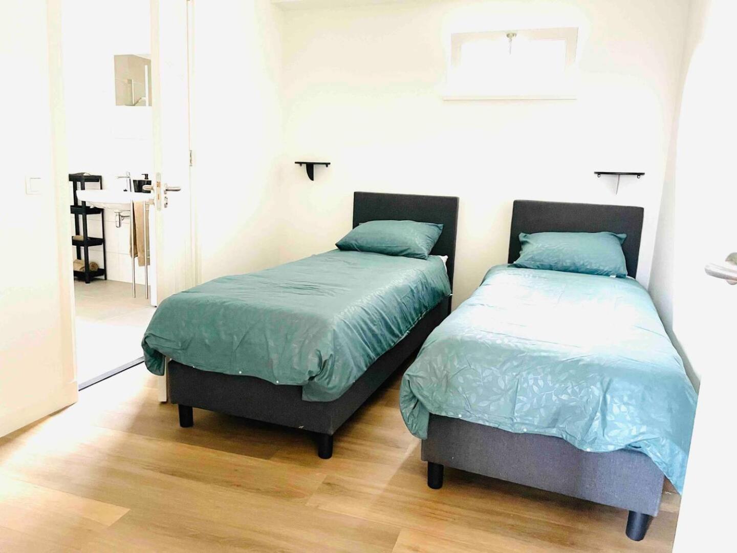 New Apartment In City Centre Large オイルスコート エクステリア 写真