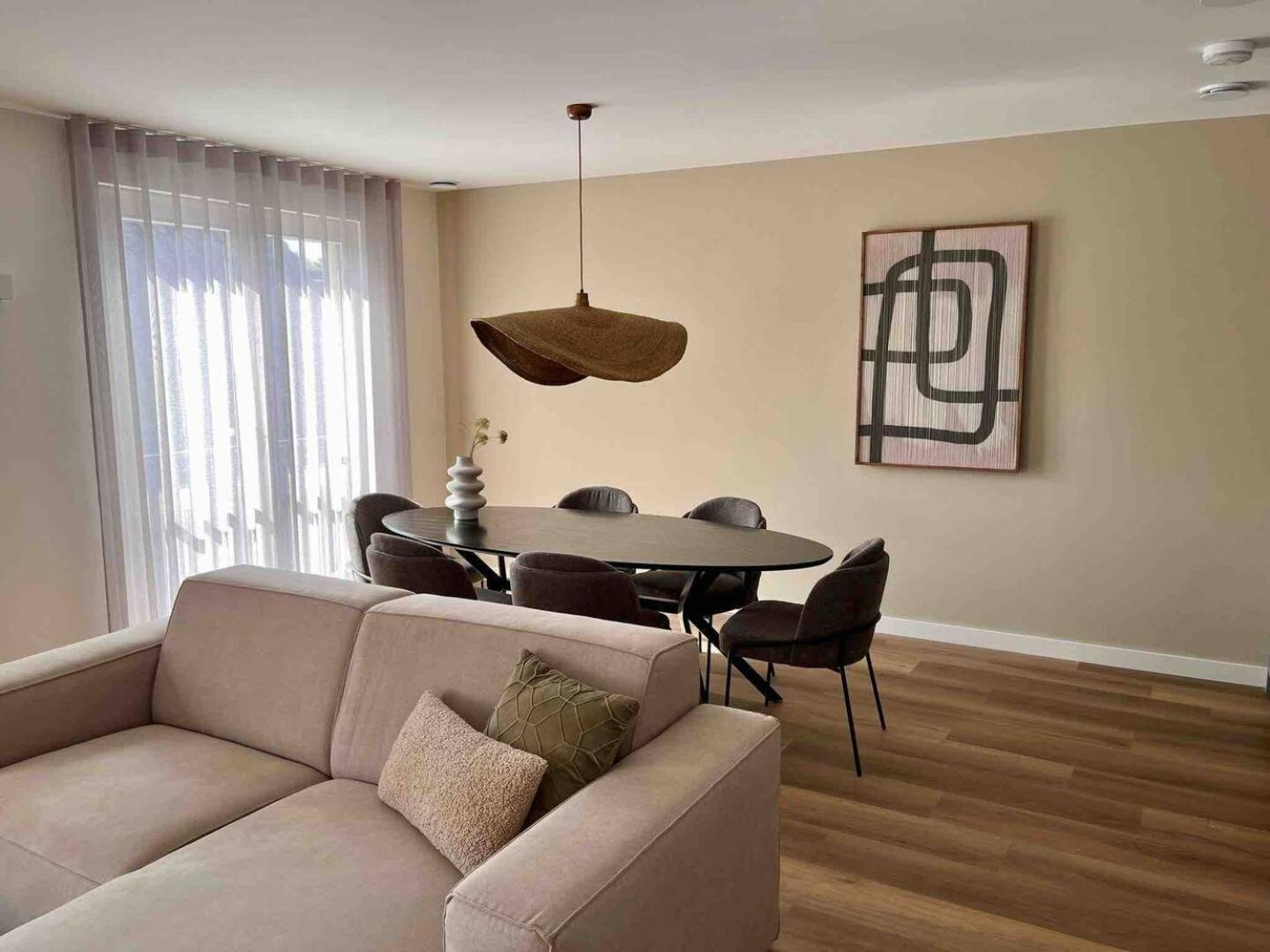 New Apartment In City Centre Large オイルスコート エクステリア 写真