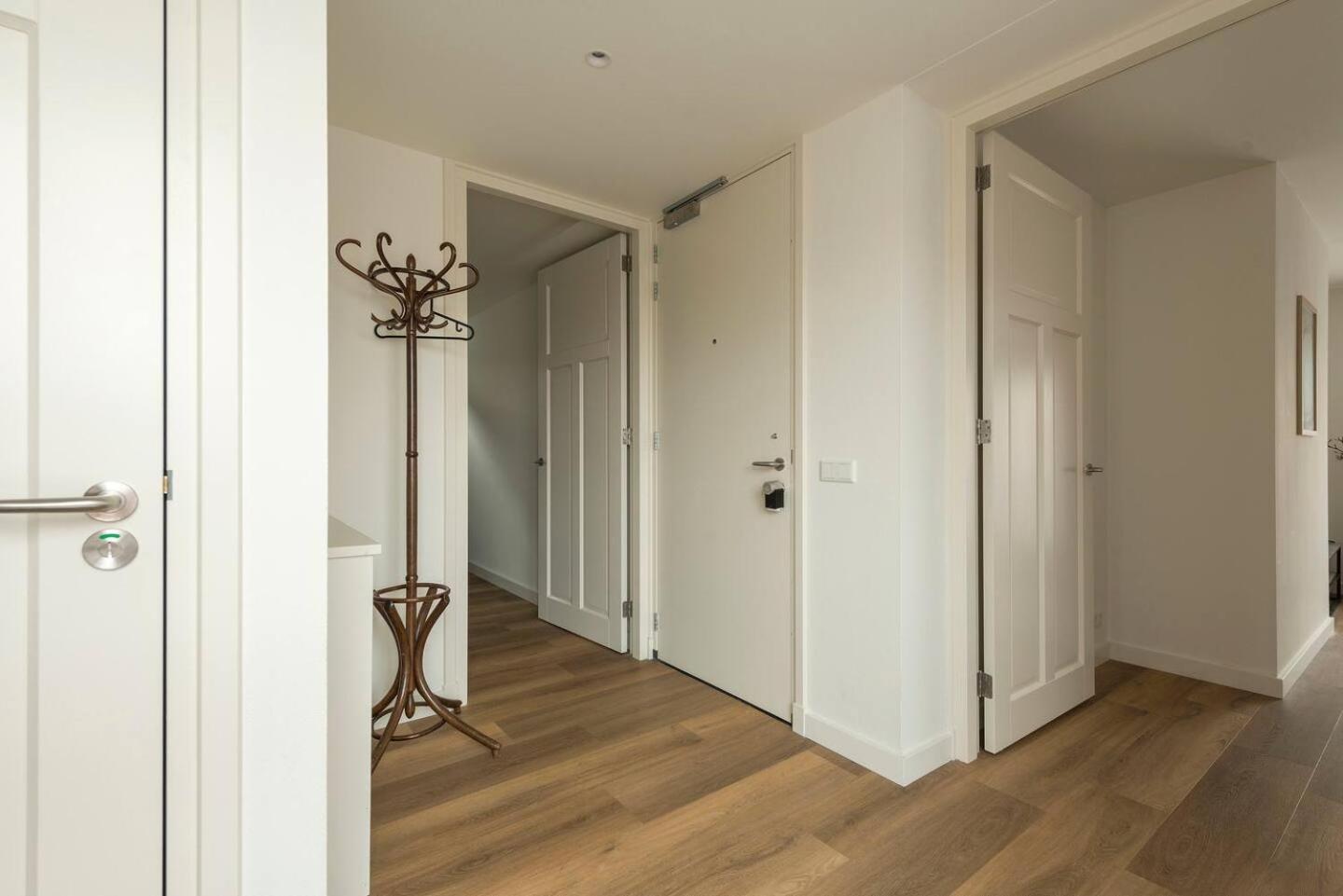 New Apartment In City Centre Large オイルスコート エクステリア 写真